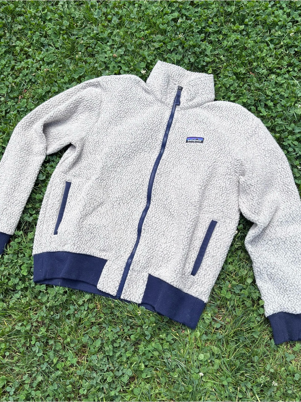 Patagonia Cream Fleece Zip-Up Hoodie with Navy Trim - Picture 2 of 6